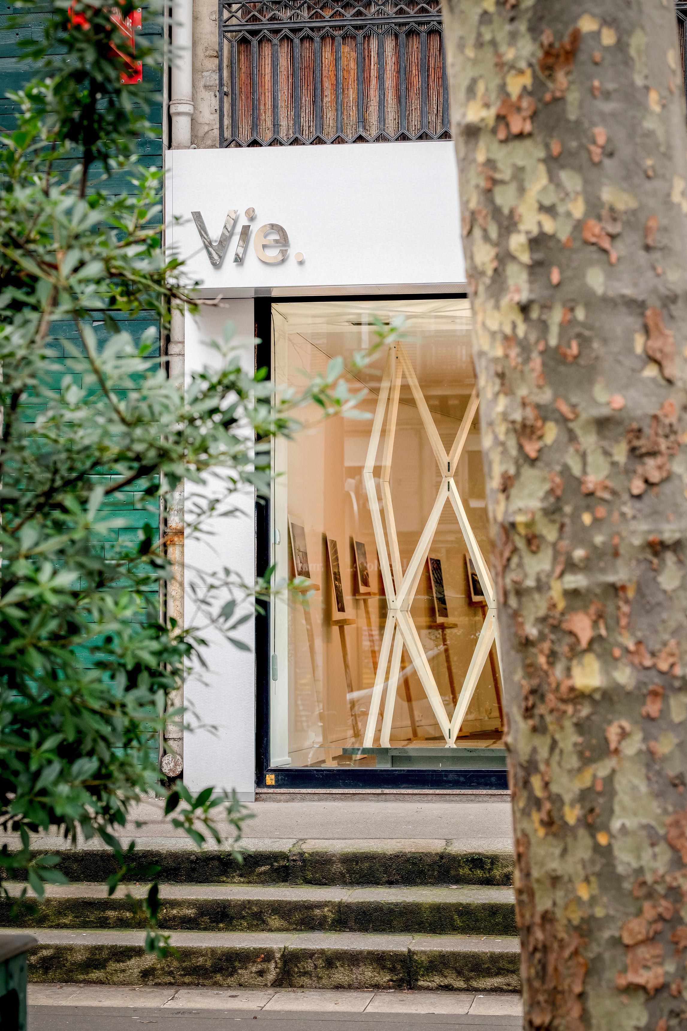 Laand Studio: Vie Gallery (Logo and Identity)